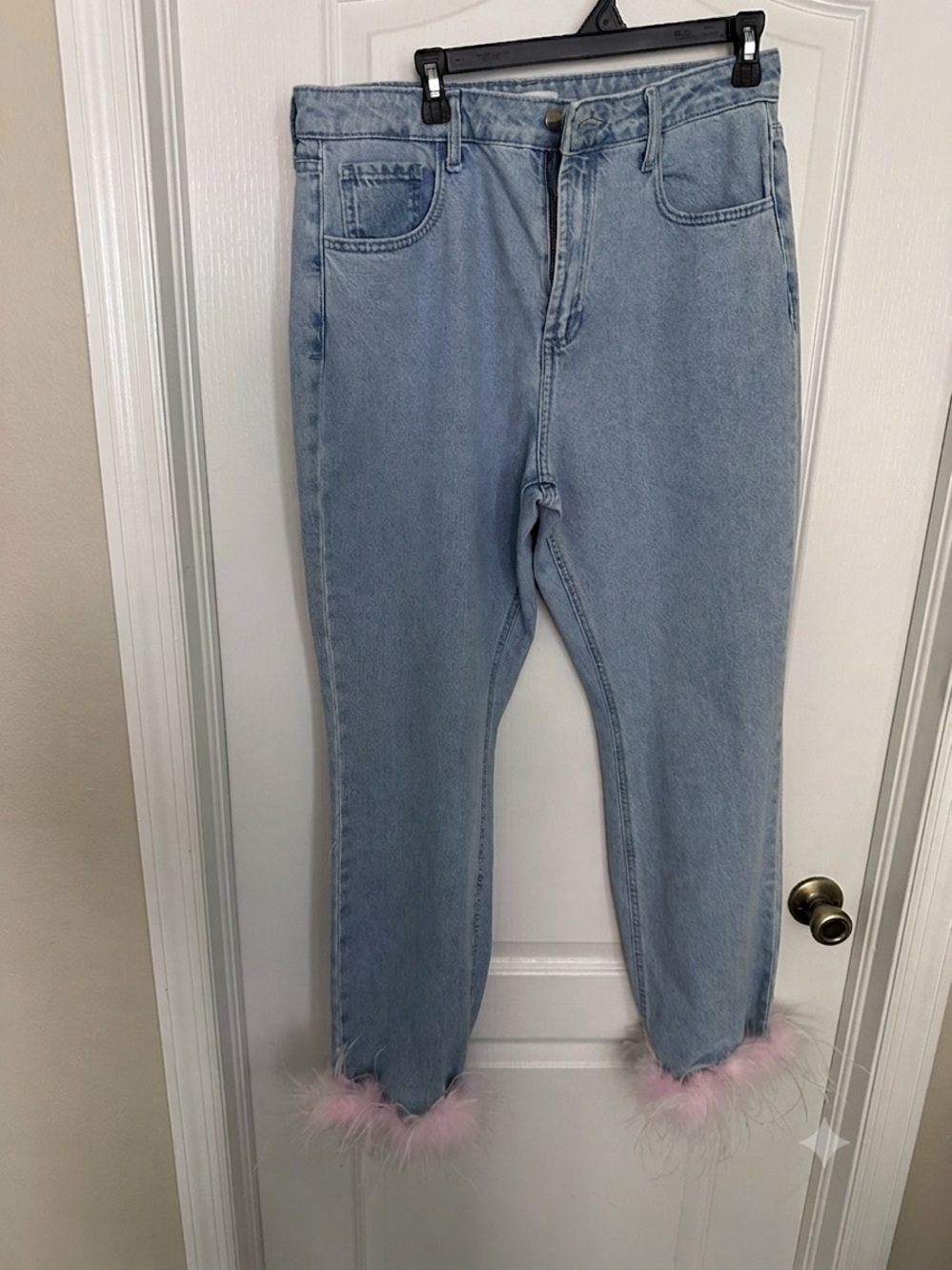 GIANNI BINI Light Wash Straight Leg Feather Cuff Jeans Size 32